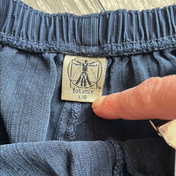 Black Wide-Leg Pants - Picture 6 of 6